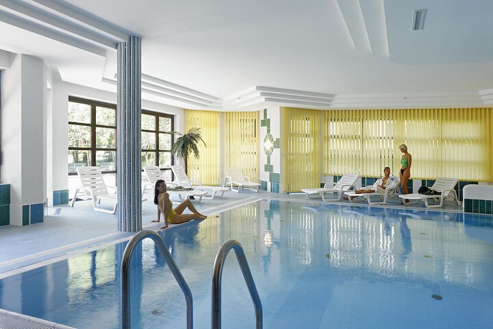 Pool 11 of 38