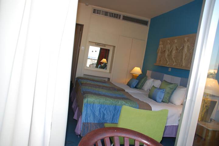 Room 16 of 107