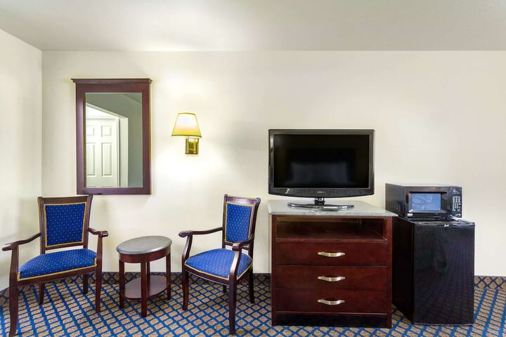 Room 9 of 20