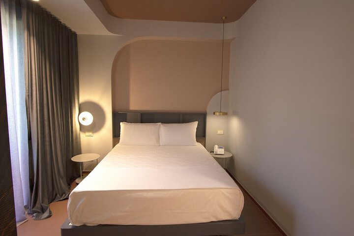 Room 10 of 127