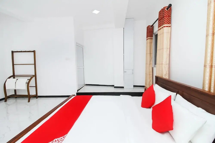 Room 4 of 13
