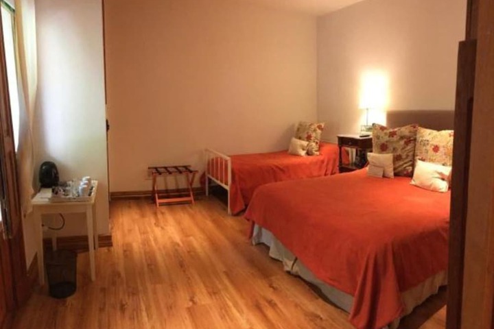 Room 6 of 33
