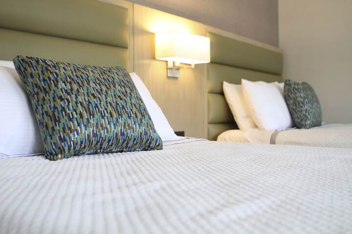 2 Queen Beds (6 of 7)