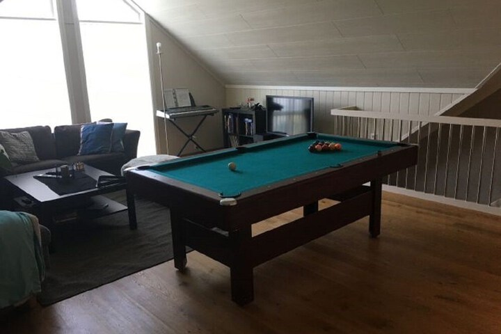 Room 9 of 12