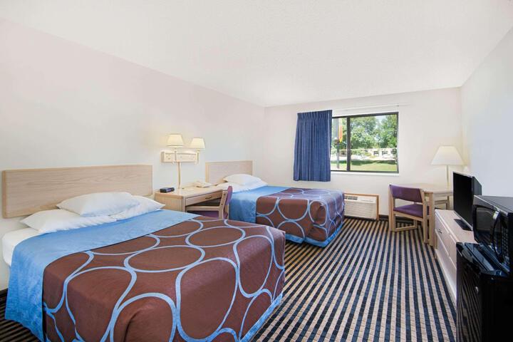 1 Queen Bed (7 of 26)