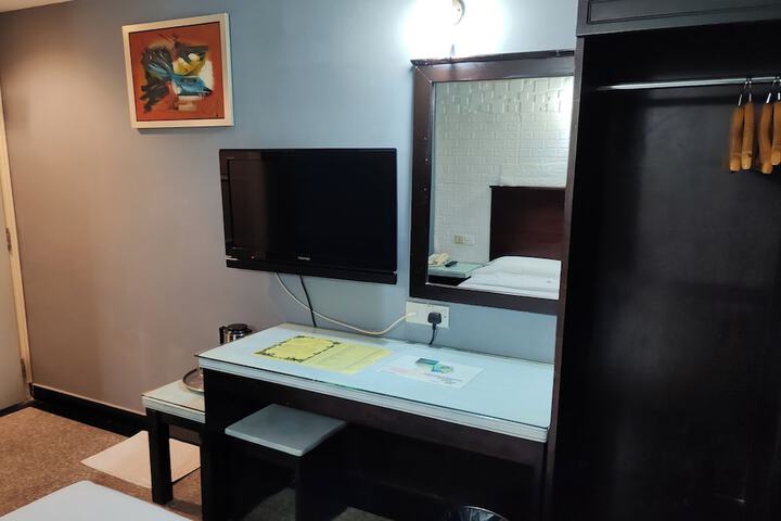 Room 27 of 61