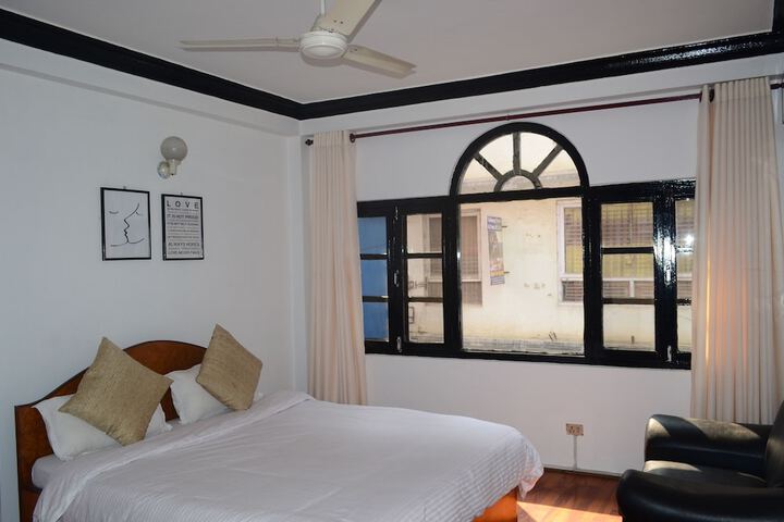Room 17 of 37