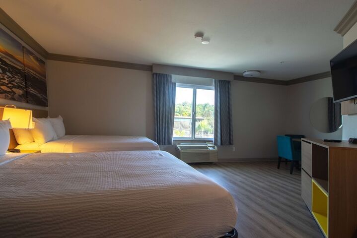 2 Queen Beds (2 of 11)