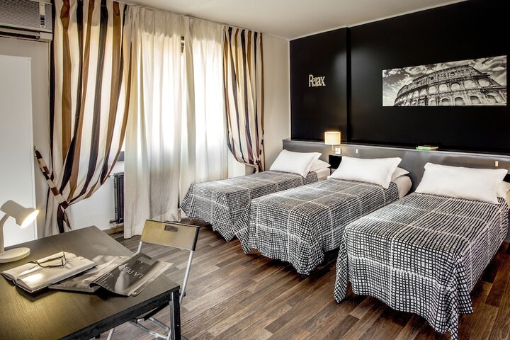 Room 14 of 32