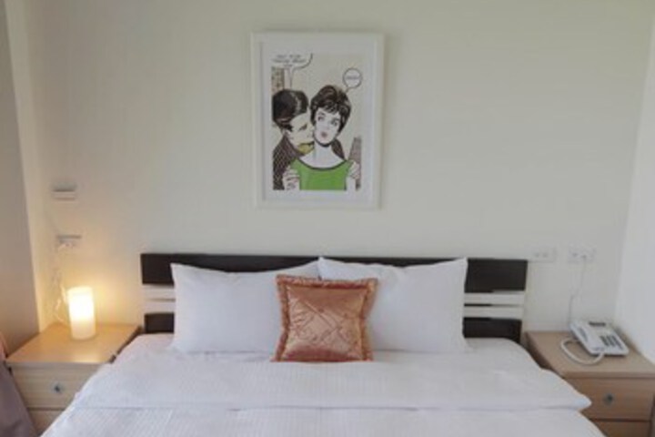 Room 11 of 24