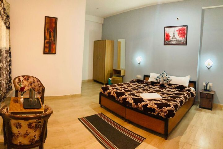 Room 14 of 18