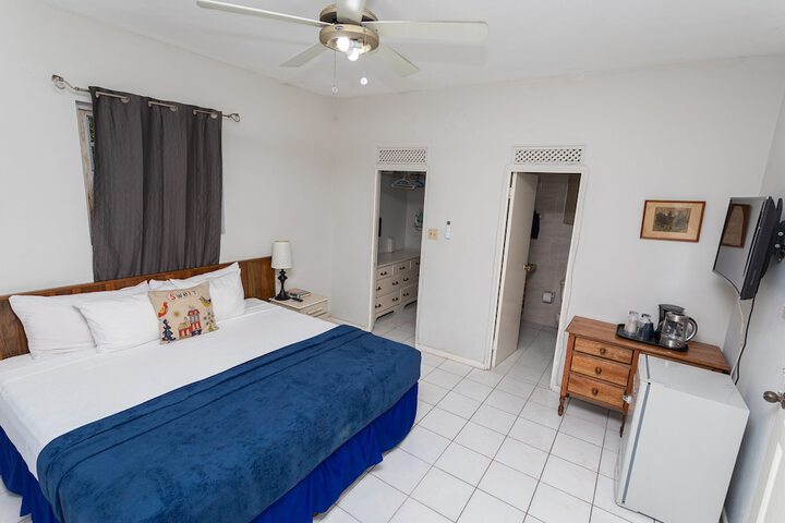 Room 18 of 110