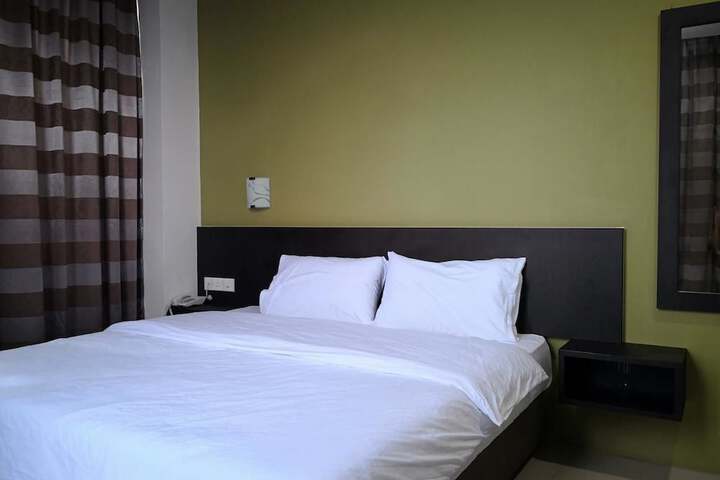 Room 7 of 33