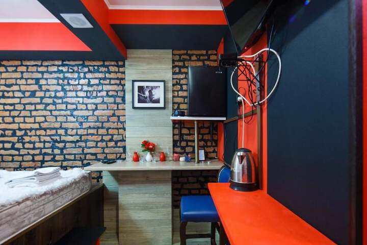 Room 10 of 13