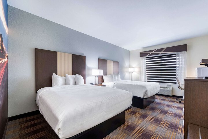 2 Queen Beds Accessible (16 of 22)