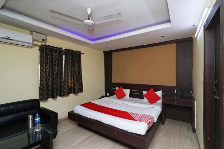 OYO Flagship Hotel New City Palace