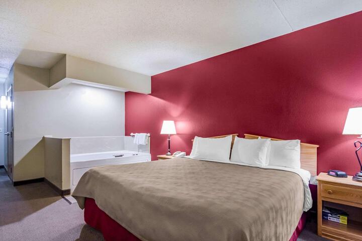 1 King Bed Accessible (3 of 9)