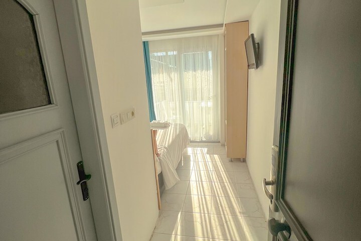 Room 16 of 50