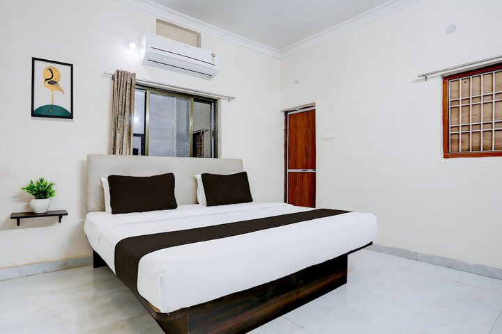 Room 4 of 9
