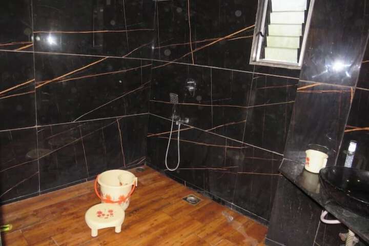 Room 8 of 10