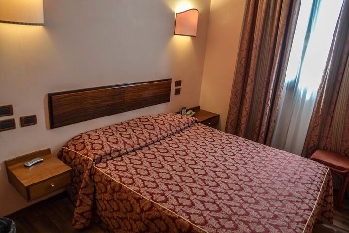 Room 7 of 26