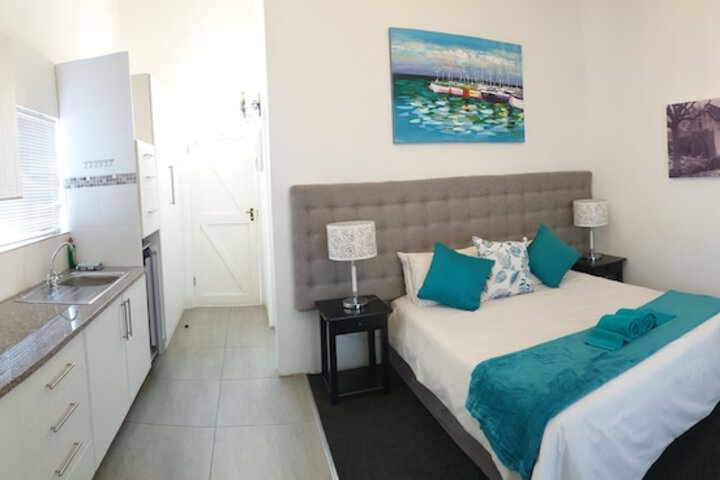 Room 6 of 16