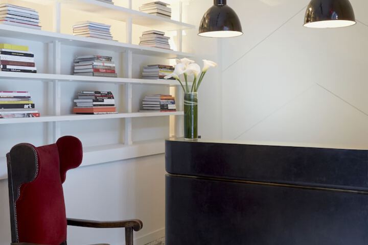 Concierge desk