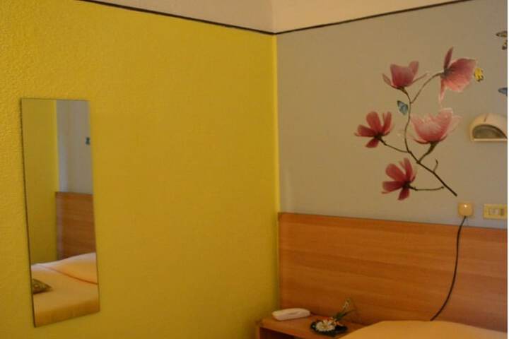 Room 13 of 40