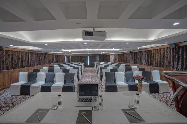 Business Center 22 of 26