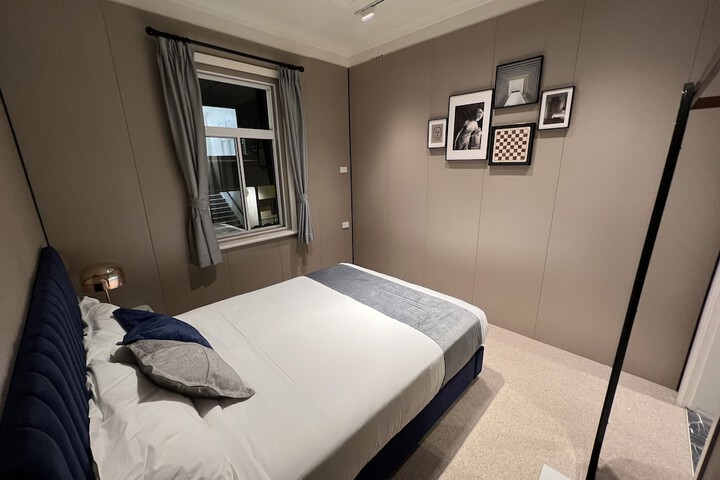 Room 6 of 63
