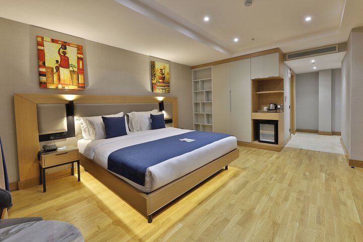 Room 34 of 63