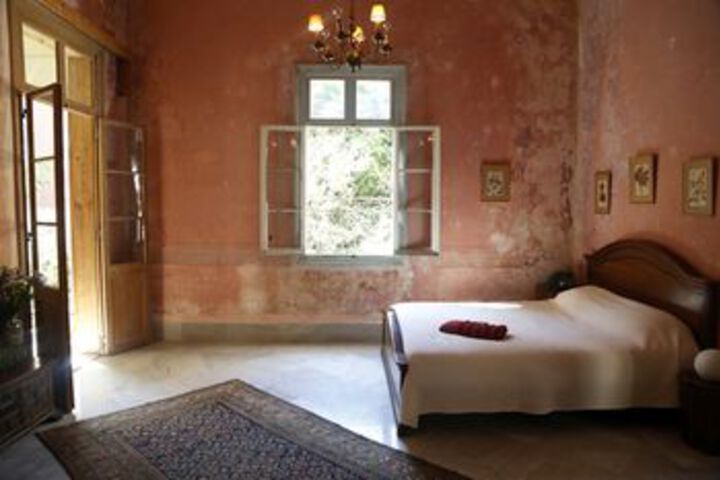 Room 16 of 28