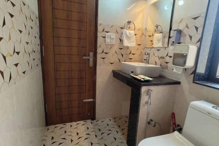 Room 14 of 38
