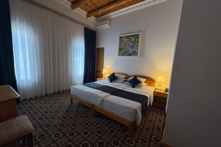 Room 6 of 67
