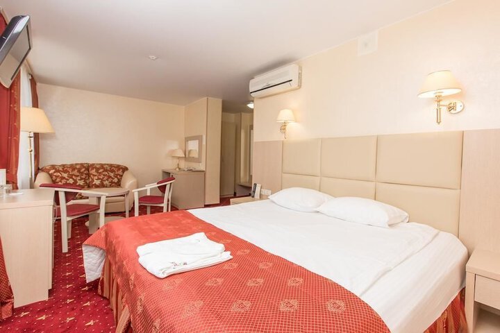 Room 28 of 63