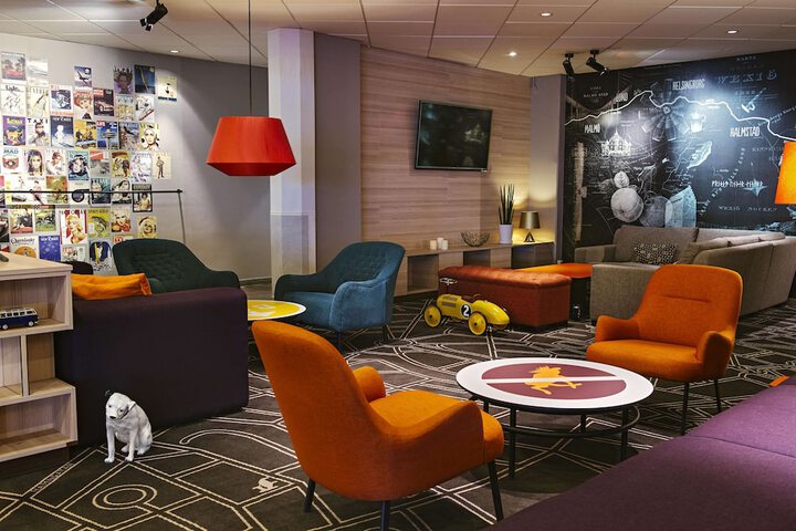 Guest Lobby