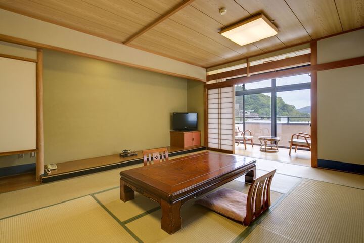 Room 14 of 60