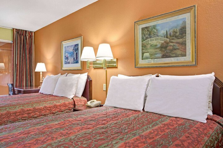 2 Double Beds (3 of 5)