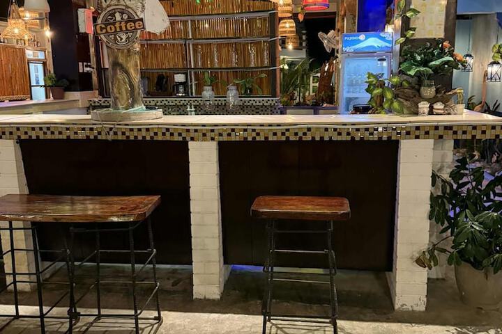 Lounge 58 of 86
