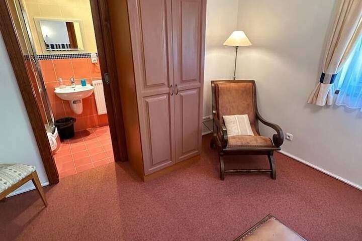 Room 47 of 106