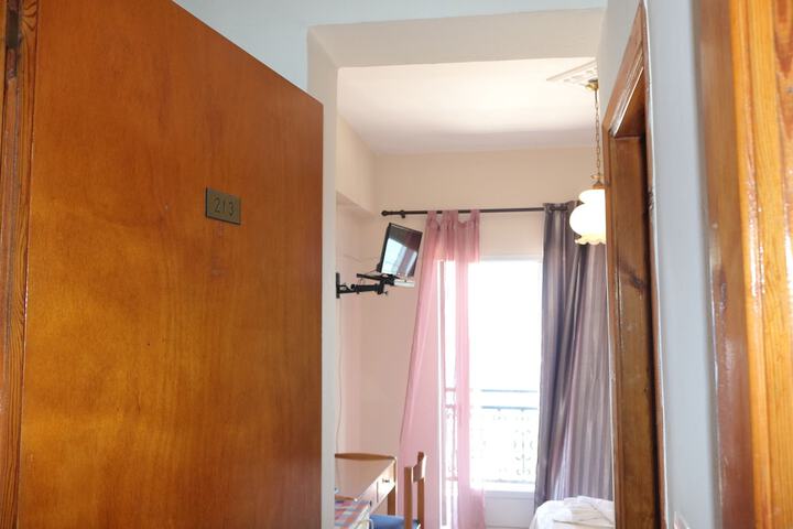 Room 6 of 46