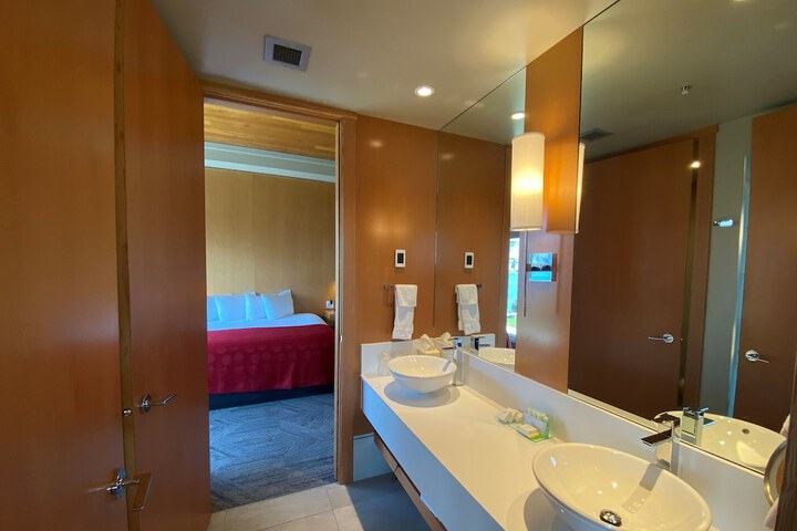 Room 27 of 53