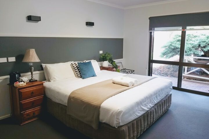 Room 4 of 52