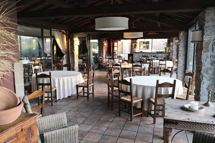 Dining 6 of 14