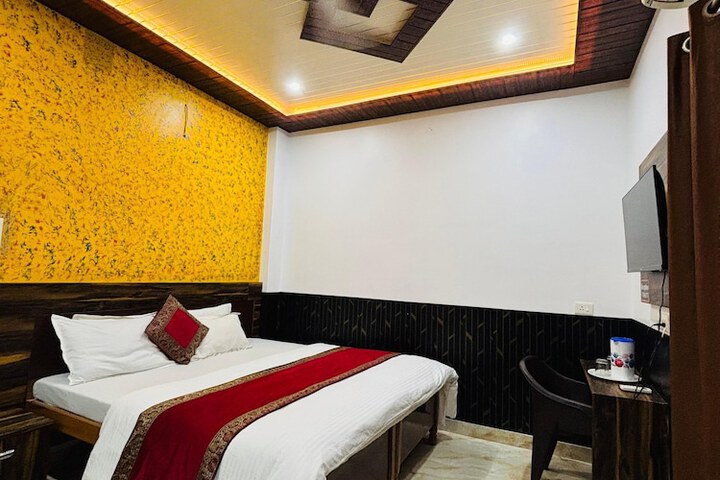 Room 17 of 28