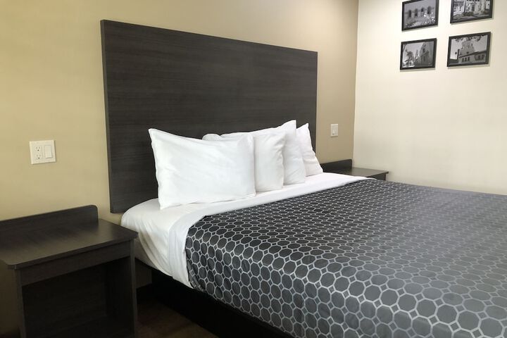 1 King Bed (7 of 13)