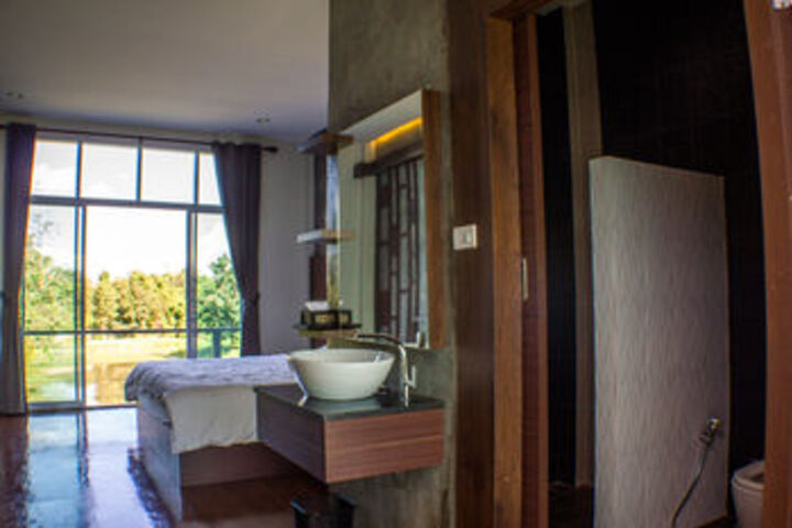 Room 8 of 28