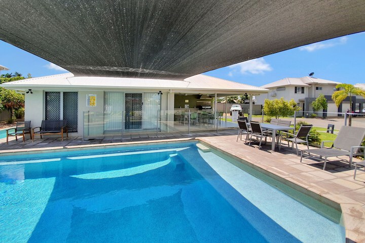 Pool 12 of 18