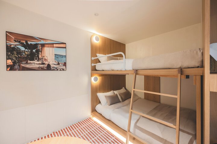 Room 32 of 117