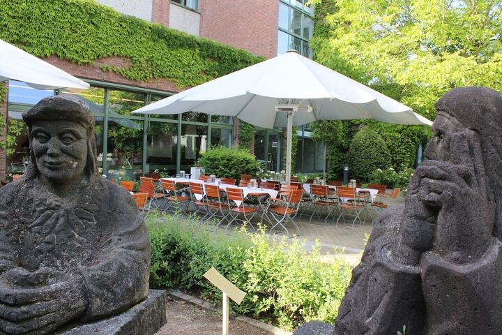 Hotel Exterior 75 of 87